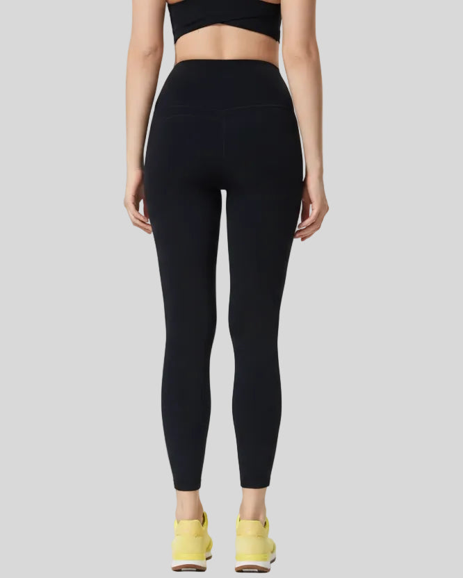 Back view of FlowLine Core Legging with seamless finish