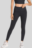 Smoothing fit of FlowLine Hold Legging in Black - Athlesi