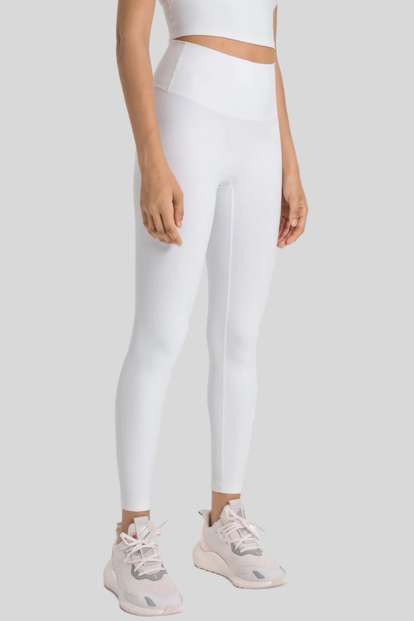 Smoothing fit of FlowLine Hold Legging in White - Athlesi