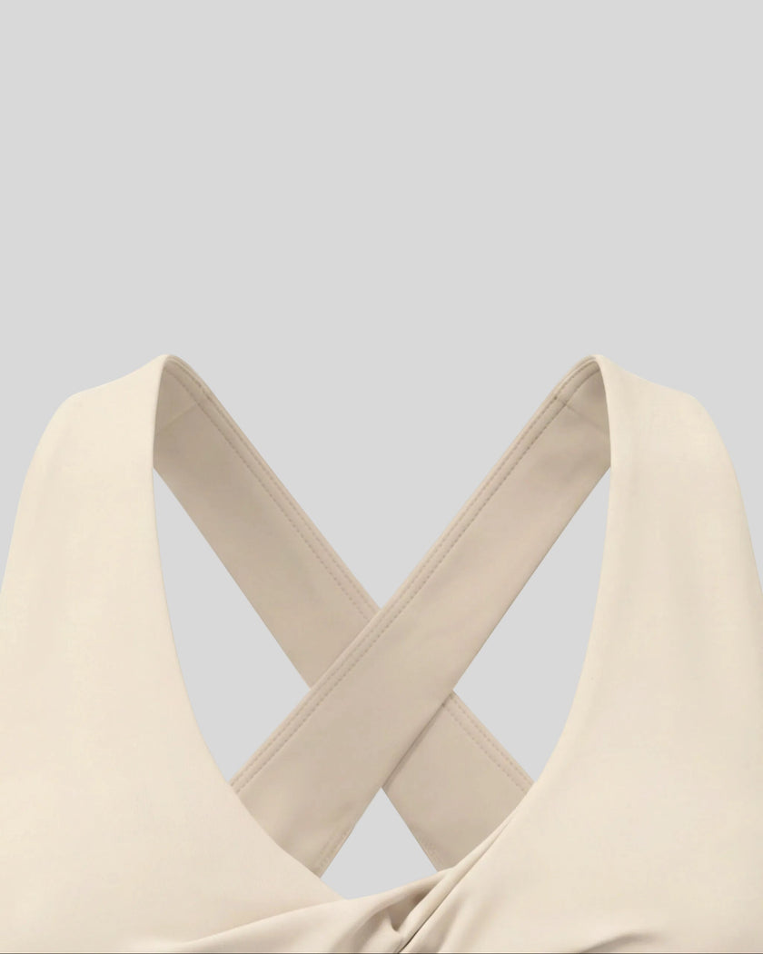 Twist-front V-neck detail of the FormLine Twist Sports Bra