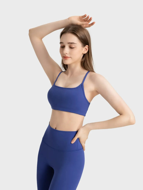 Side view of the dark blue sports bra, highlighting the soft lining and removable pads - Athlesi