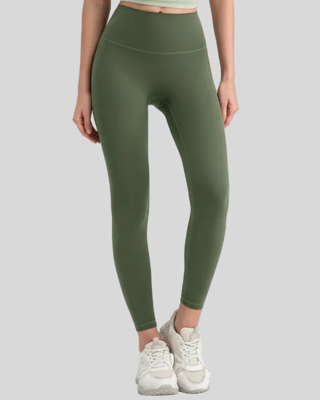 High-waisted seamless StrideSculpt Core Legging in green, front view